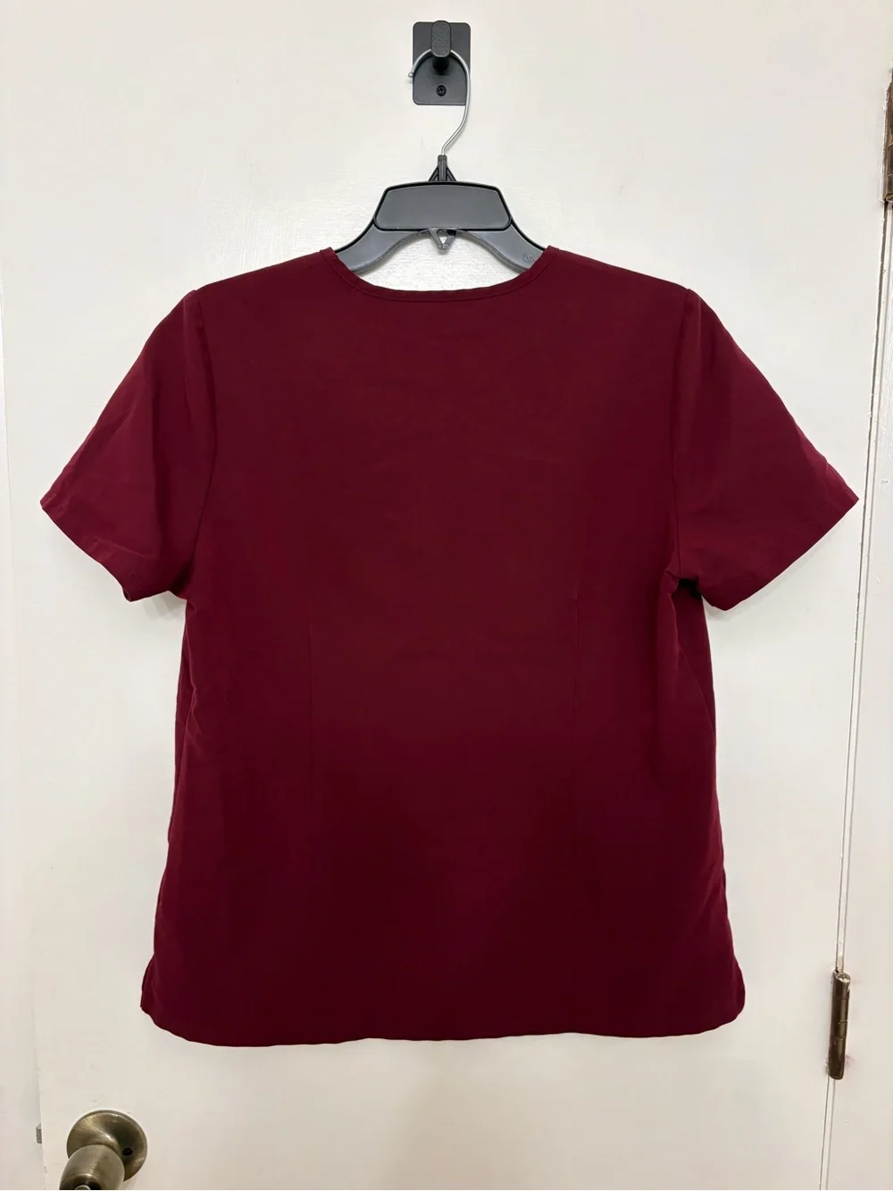 FIGS Catarina One-Pocket Scrub Top Burgundy Red Women’s Size Medium